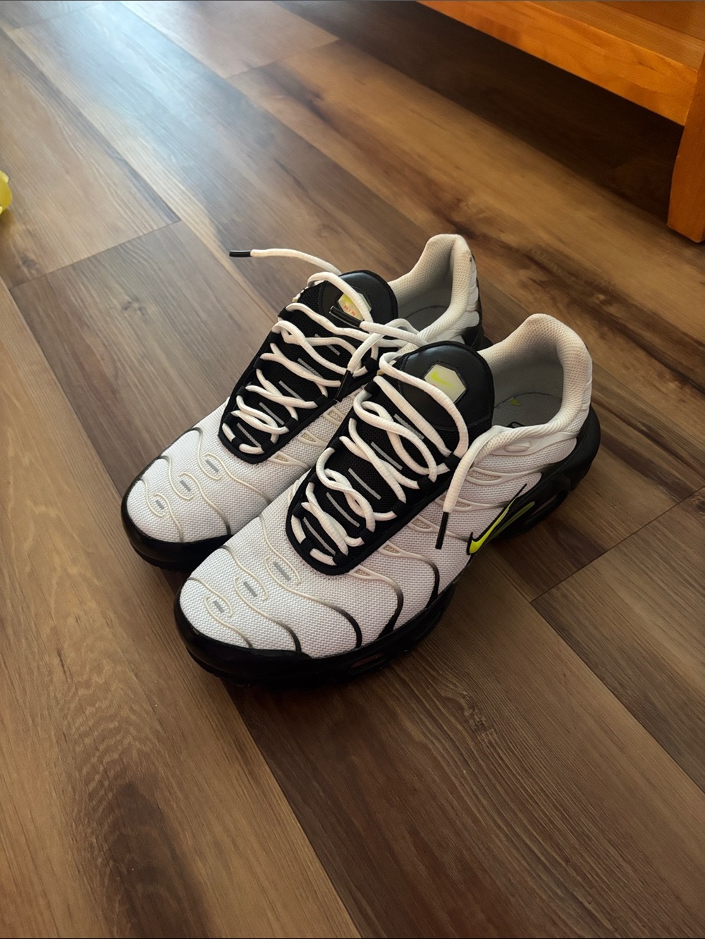 Nike Men's White and Black Athletic Sneakers with Neon Green Swoosh